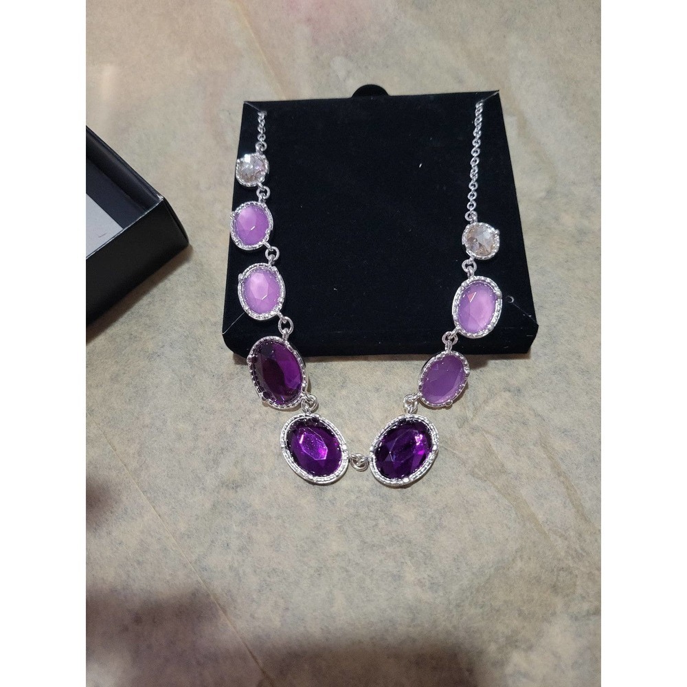 Purple jeweled necklace - Picture 2 of 2